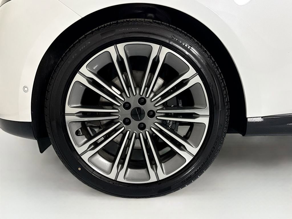 New 2026 Land Rover Range Rover SE image 32