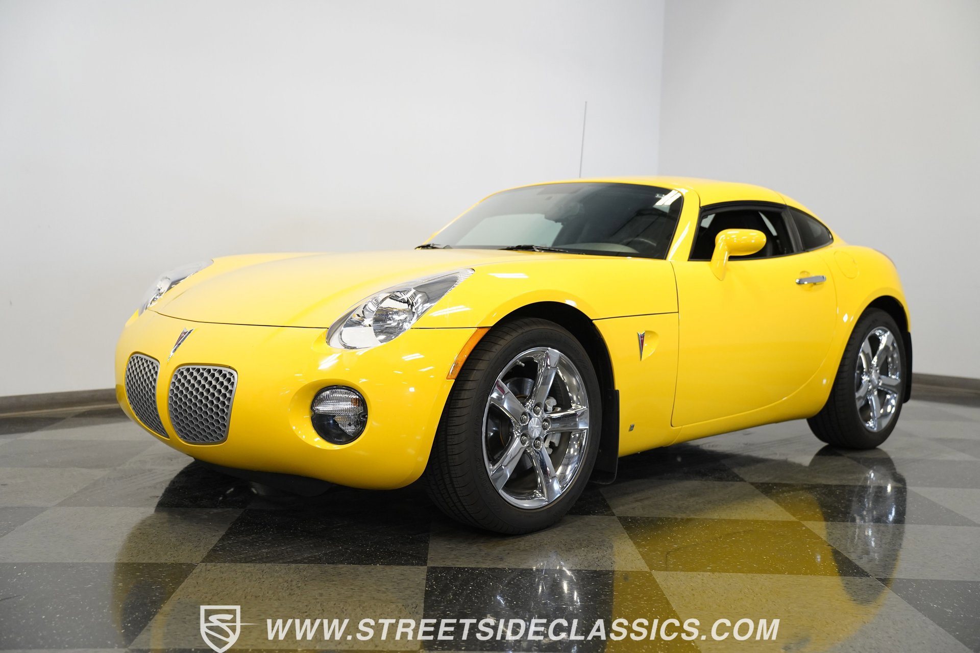 Used 2009 Pontiac Solstice Coupe w/ Premium Package image 6