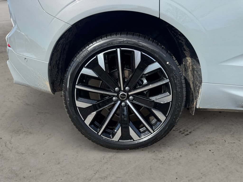 New 2026 Volvo XC60 B5 Ultra w/ Protection Package Premier AWD/4WD image 8