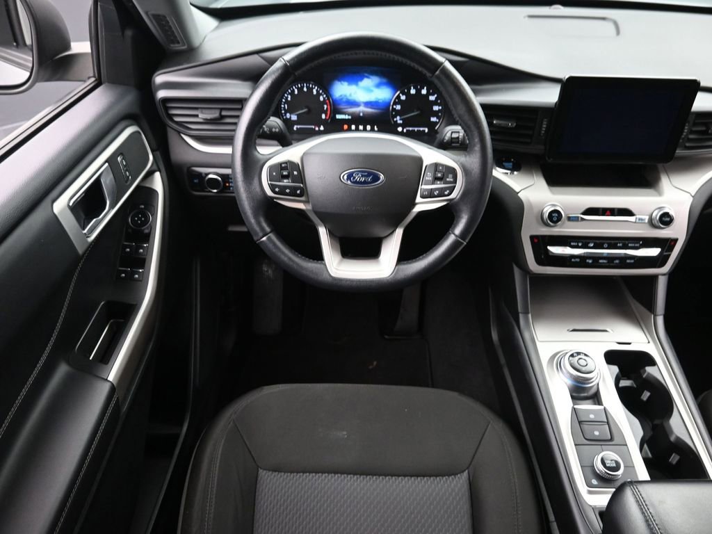Used 2023 Ford Explorer XLT image 12