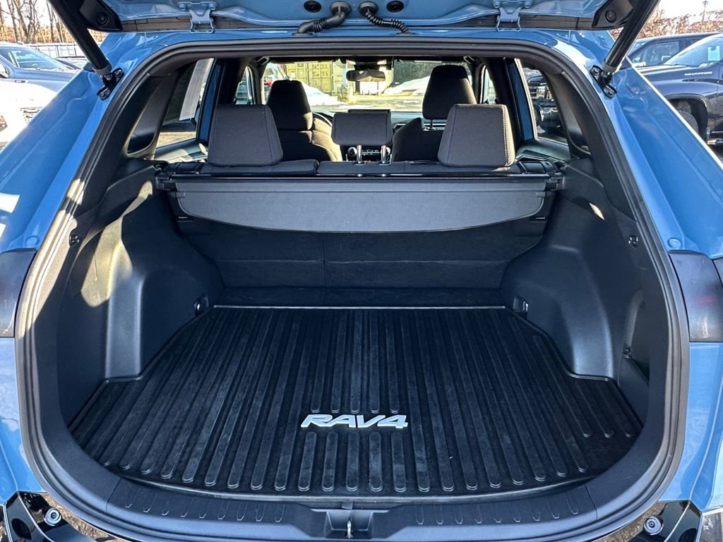 Used 2022 Toyota RAV4 SE w/ Convenience Package image 23