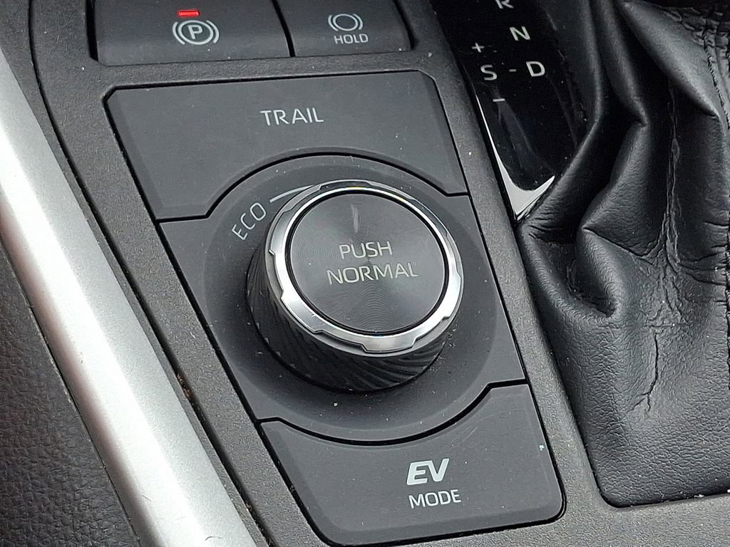 Used 2021 Toyota RAV4 XLE w/ Convenience Package AWD/4WD image 25
