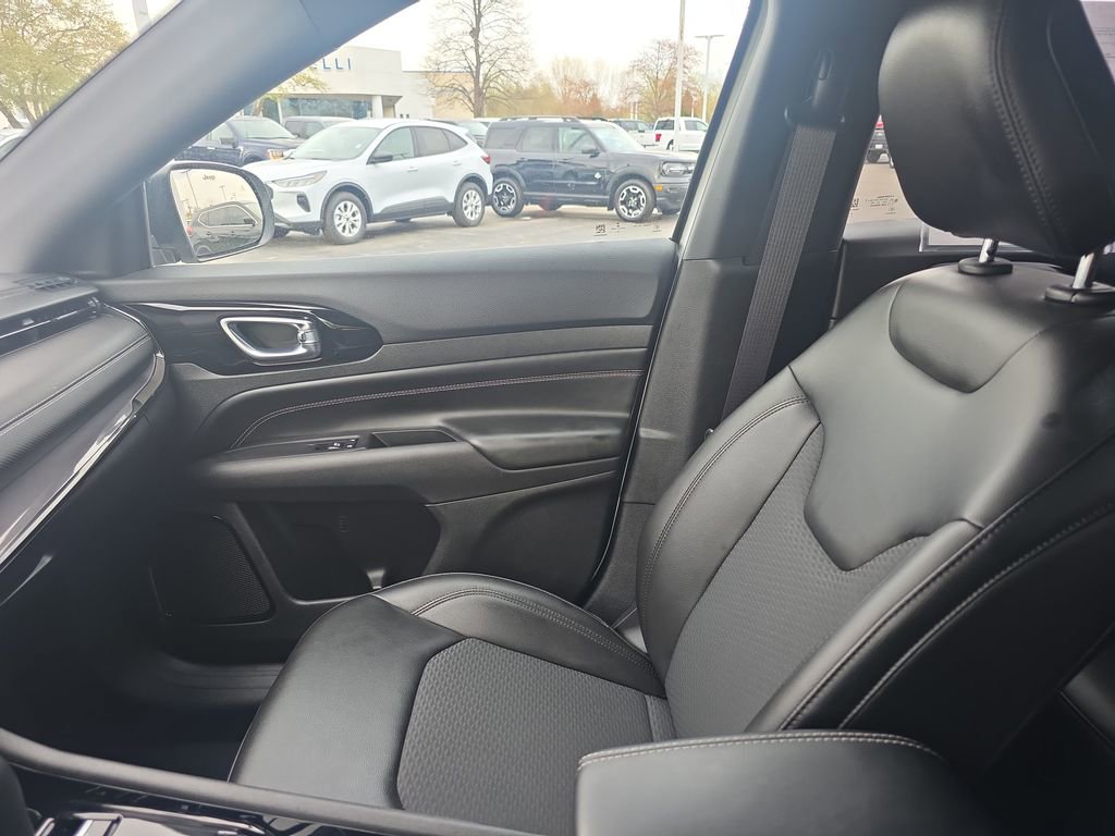 Used 2022 Jeep Compass Altitude image 36