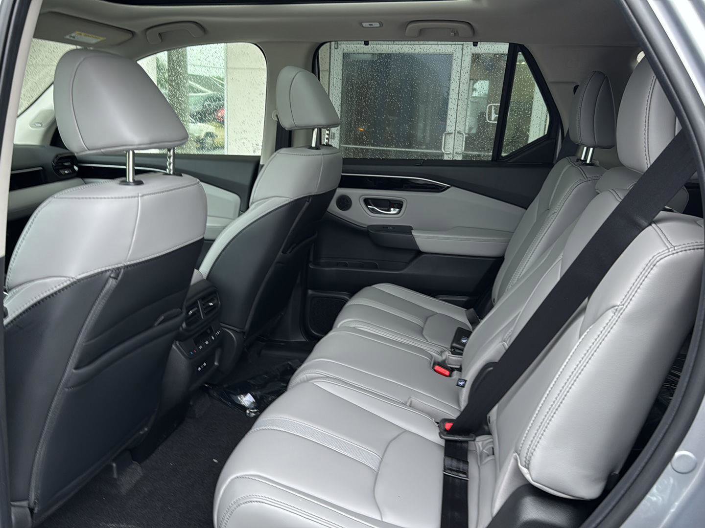 New 2025 Honda Pilot Touring image 9