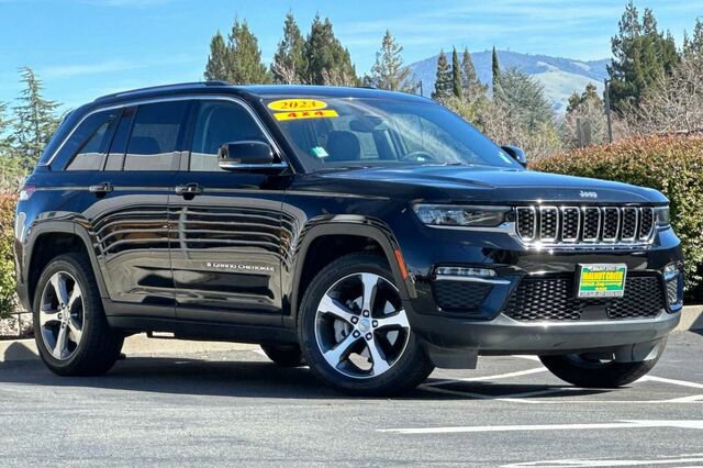 Used 2023 Jeep Grand Cherokee Limited image 2