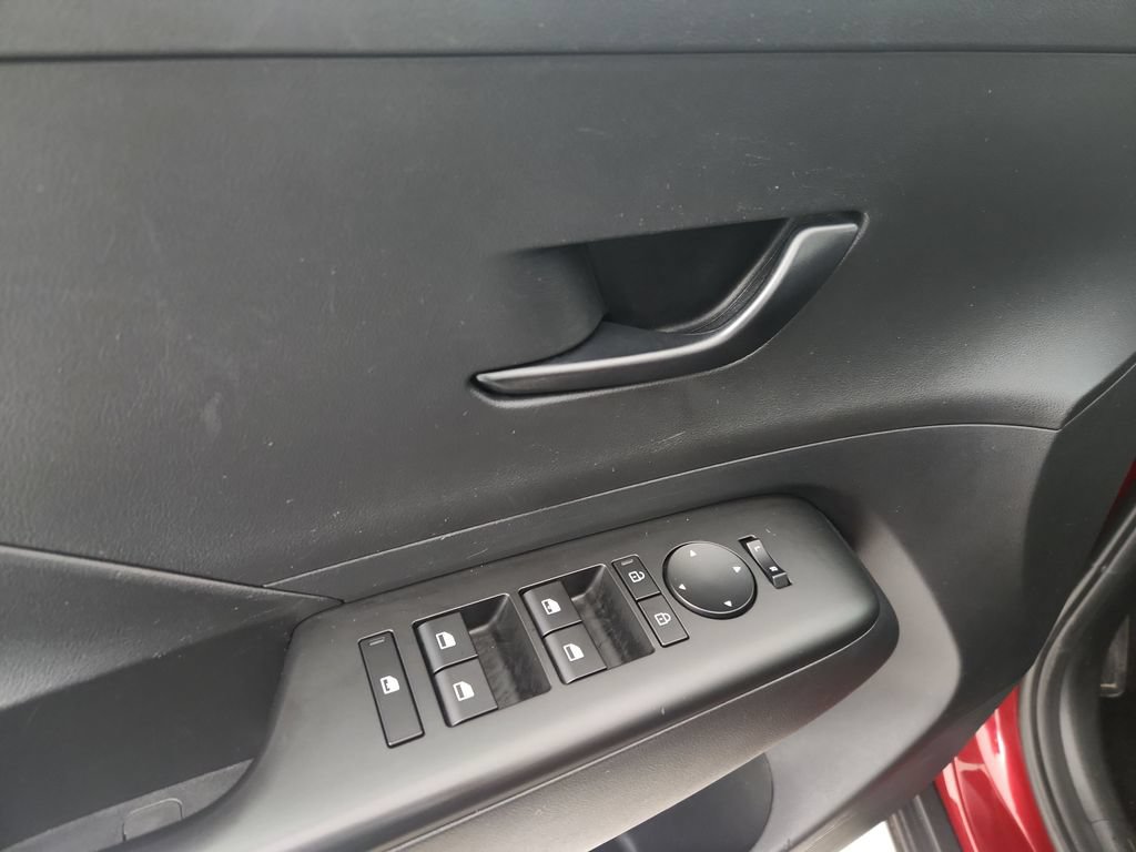 Used 2025 Hyundai Kona SEL FWD image 23