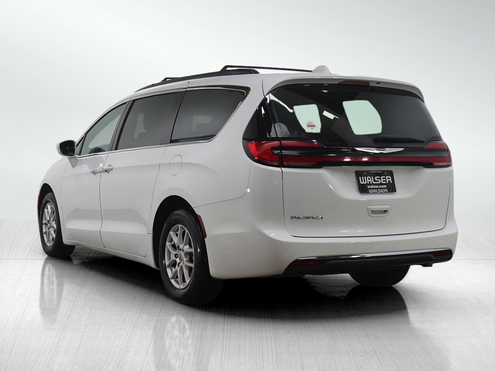 Used 2022 Chrysler Pacifica Touring-L image 3