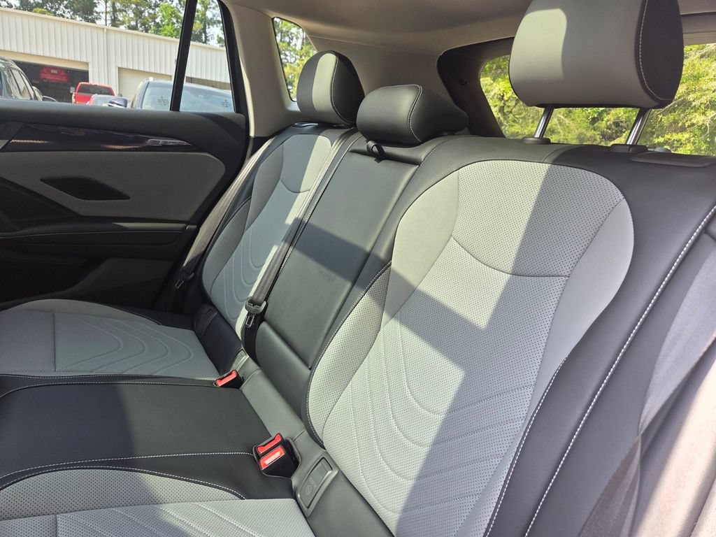 Used 2026 Volkswagen Tiguan SE AWD/4WD image 24