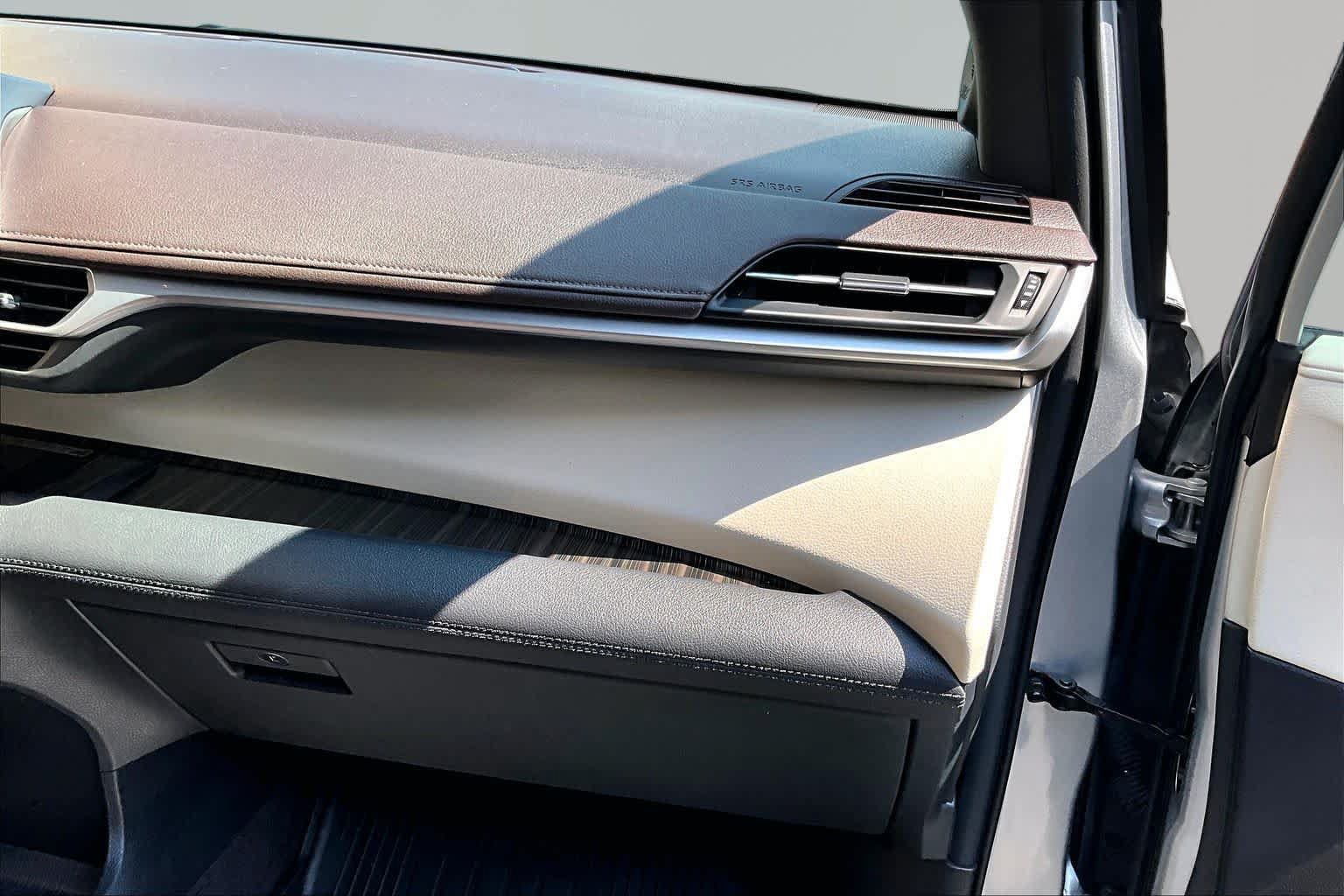 Certified 2023 Toyota Sienna Platinum FWD image 19