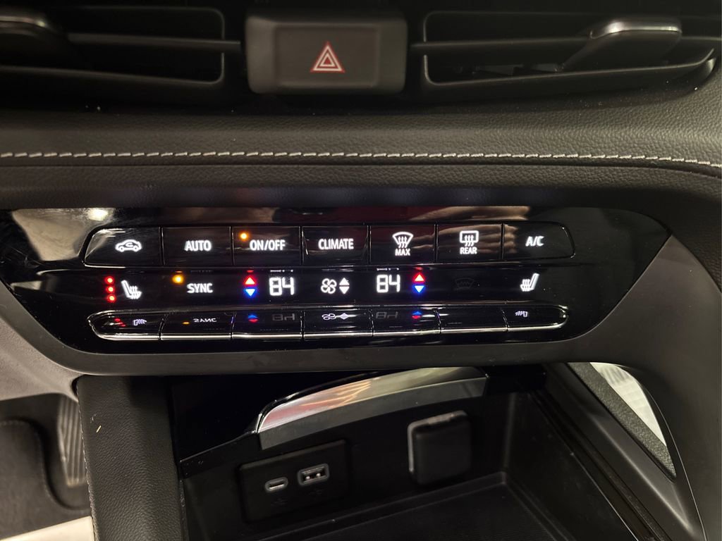 Used 2023 Buick Envision Essence image 31