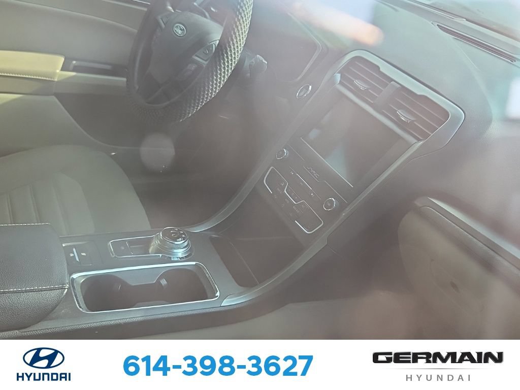 Used 2020 Ford Fusion SE FWD image 13