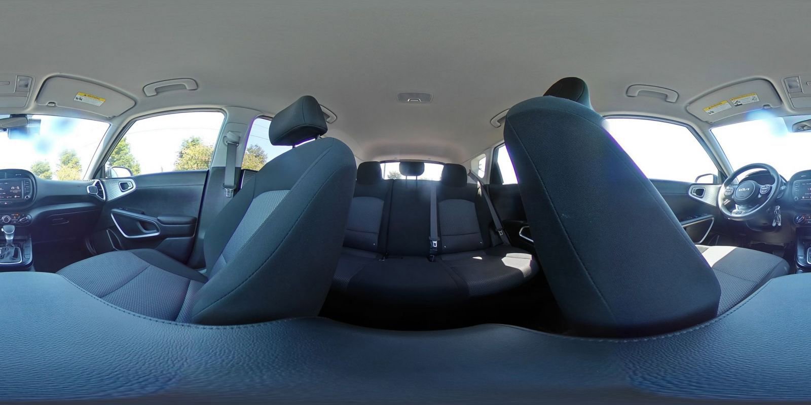 Used 2025 Kia Soul LX w/ LX Technology Package FWD image 40