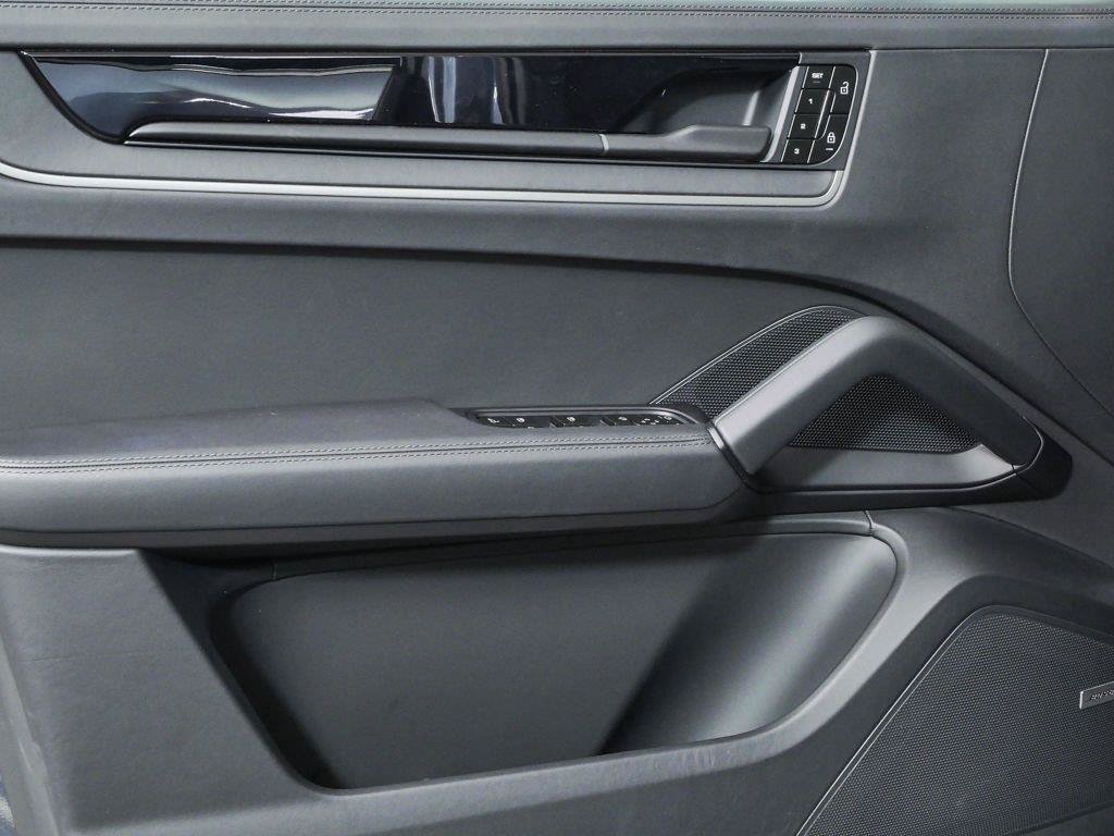 New 2026 Porsche Cayenne GTS AWD/4WD image 6