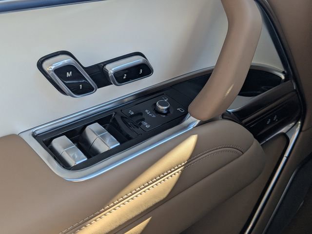 New 2026 Land Rover Range Rover SV image 27