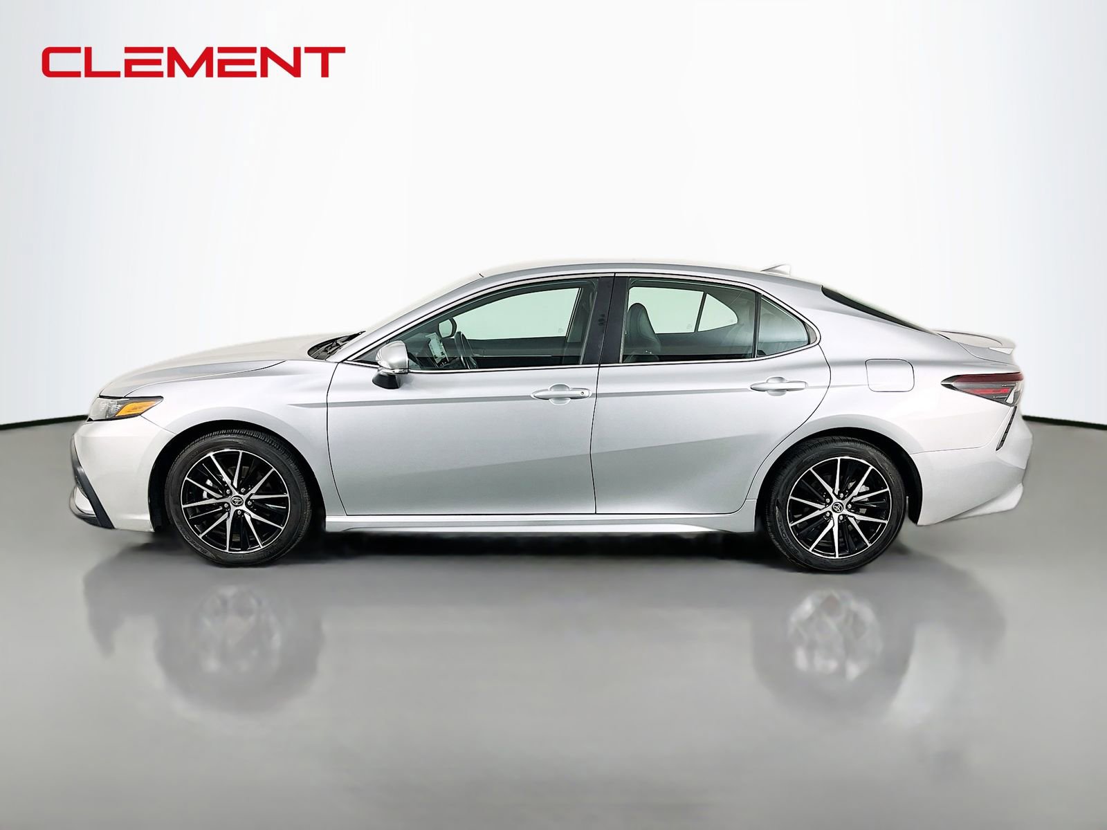 Used 2022 Toyota Camry SE FWD image 5