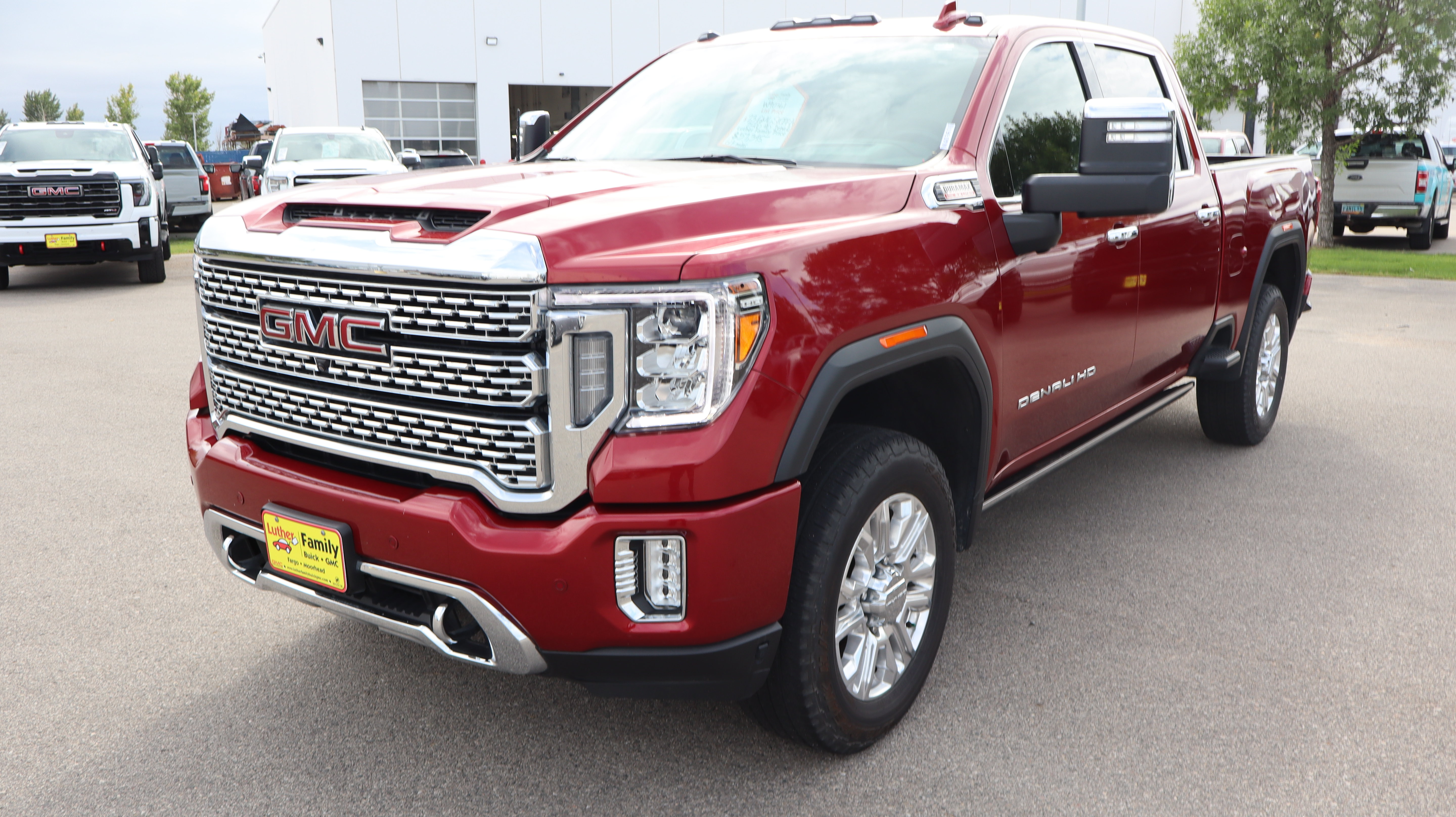 Certified 2023 GMC Sierra 2500 Denali w/ Denali Ultimate Package AWD/4WD image 3