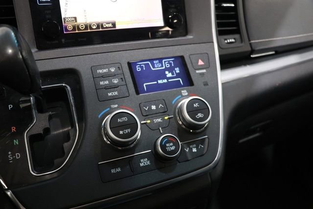 Used 2017 Toyota Sienna SE w/ SE Preferred Package FWD image 25