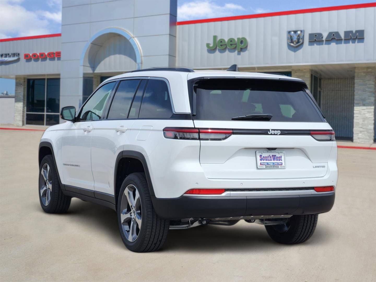 New 2026 Jeep Grand Cherokee Limited RWD image 4