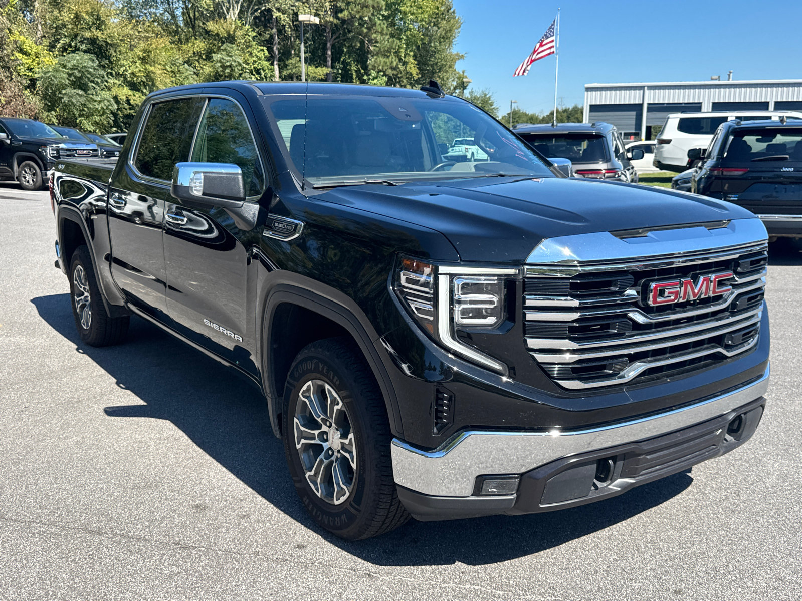 Used 2025 GMC Sierra 1500 SLT AWD/4WD image 3