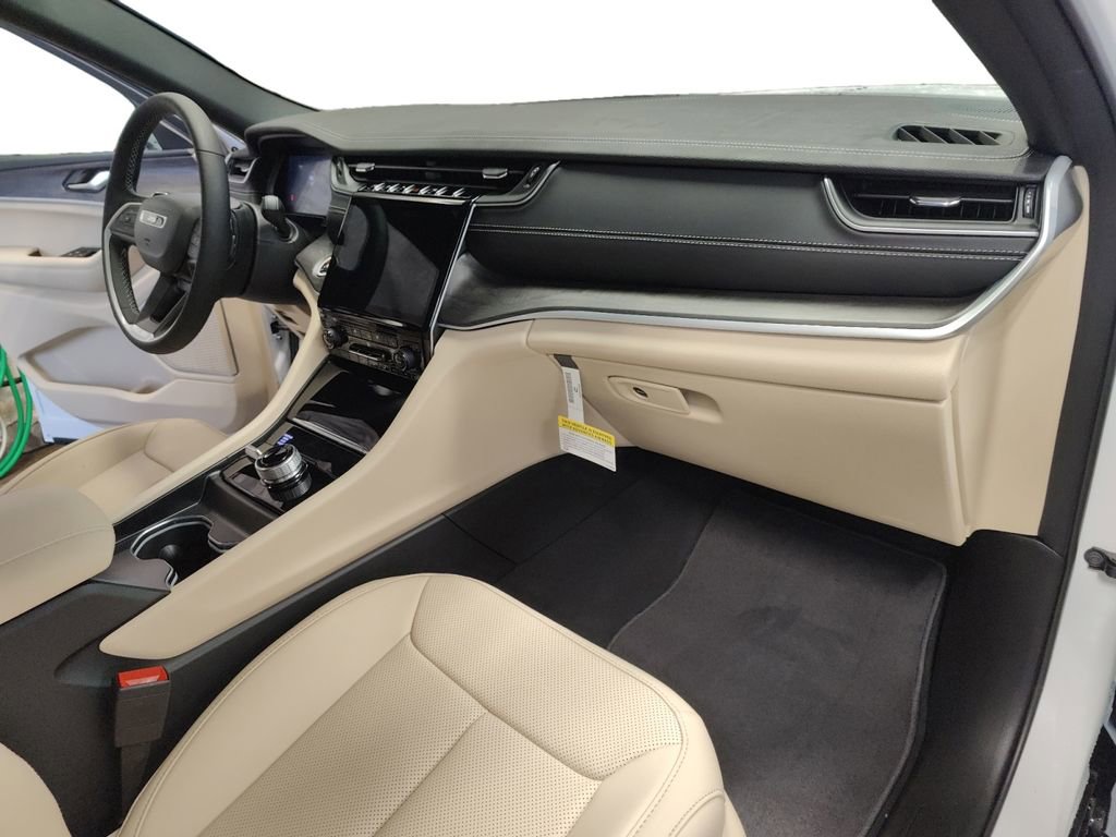 New 2025 Jeep Grand Cherokee Limited w/ Luxury Tech Group II image 17
