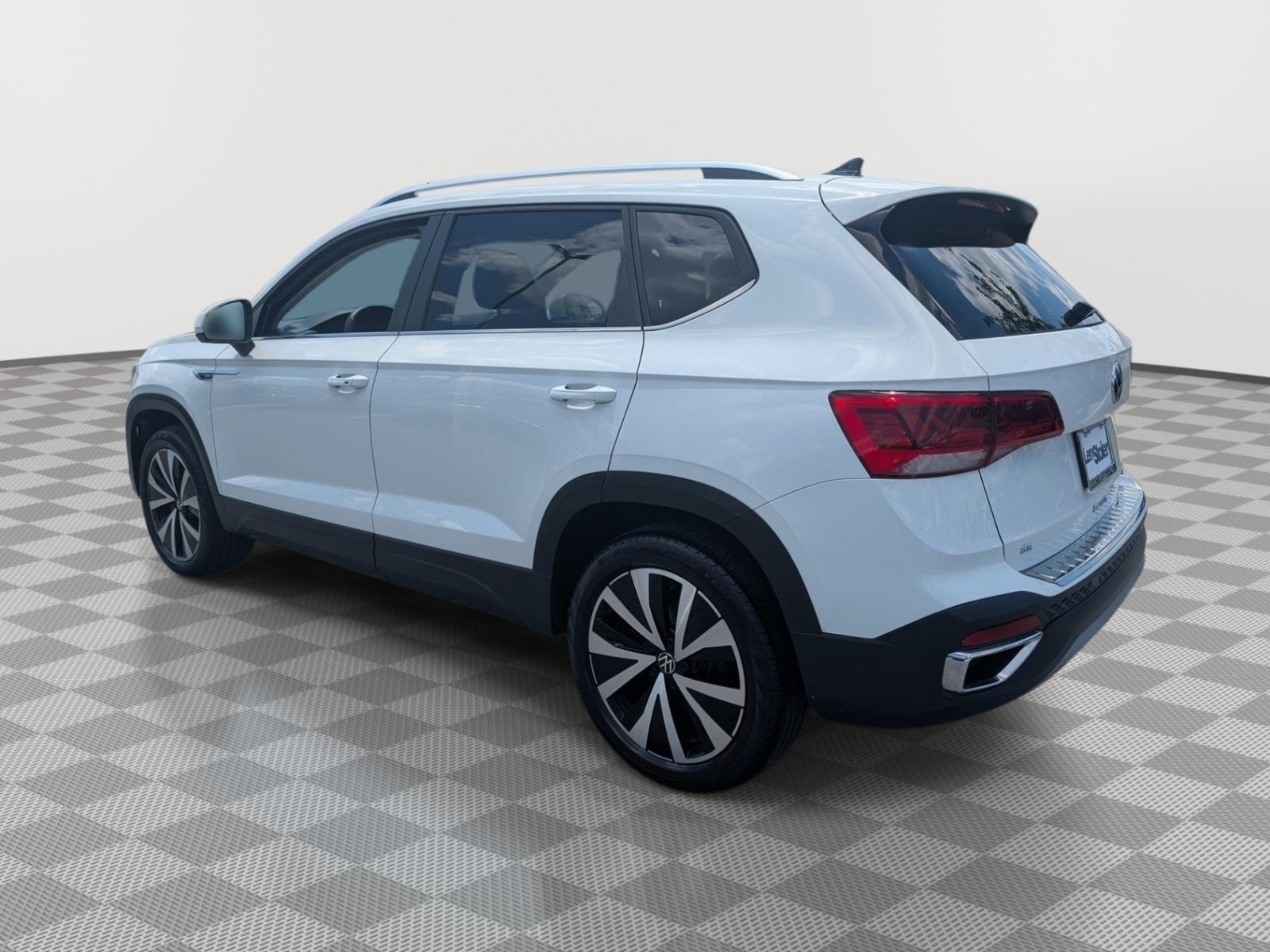 Used 2022 Volkswagen Taos SE AWD/4WD image 3