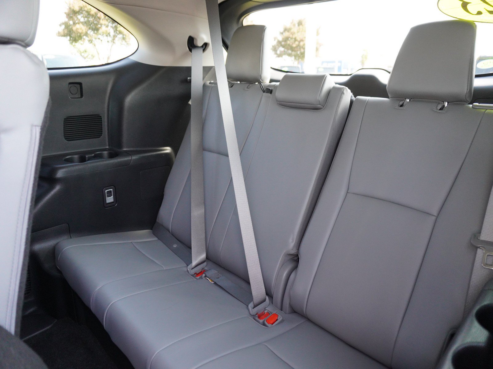 Used 2023 Toyota Highlander XLE AWD/4WD image 15