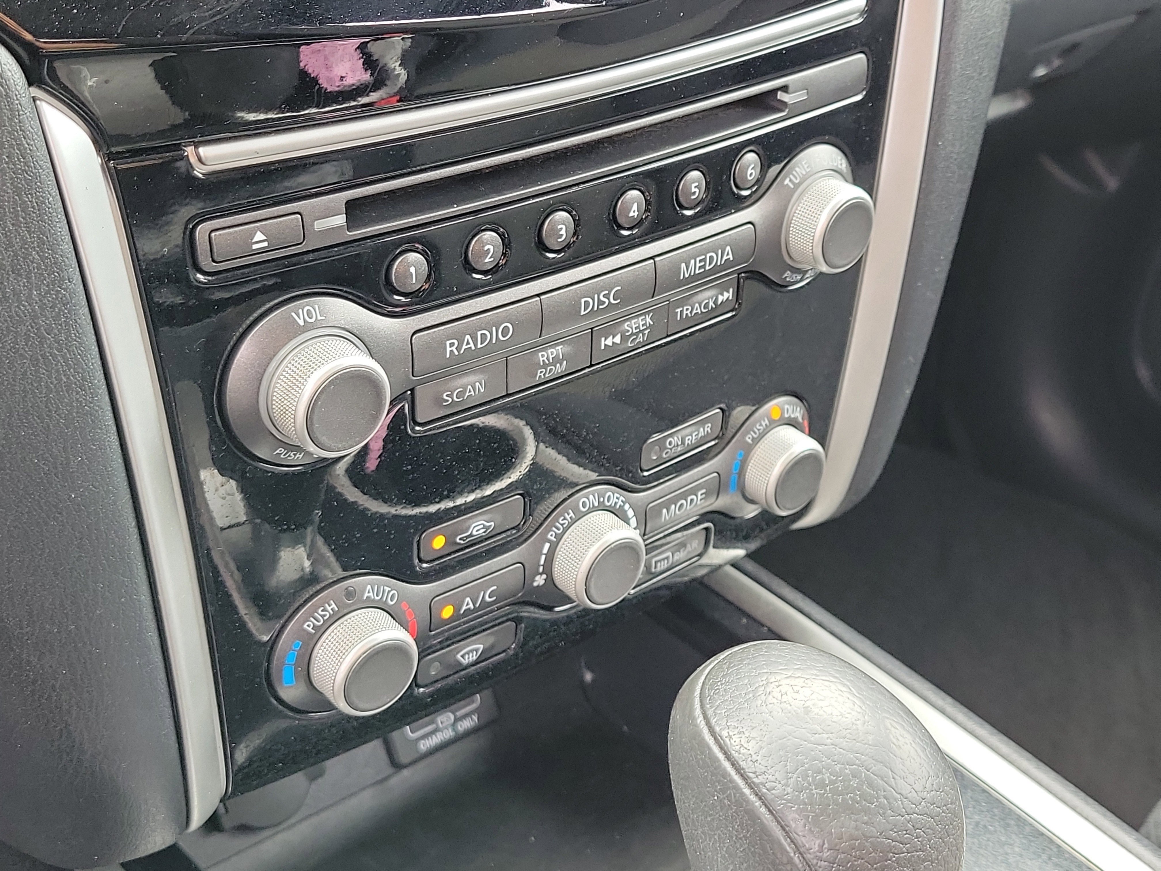 Used 2018 Nissan Pathfinder S image 30