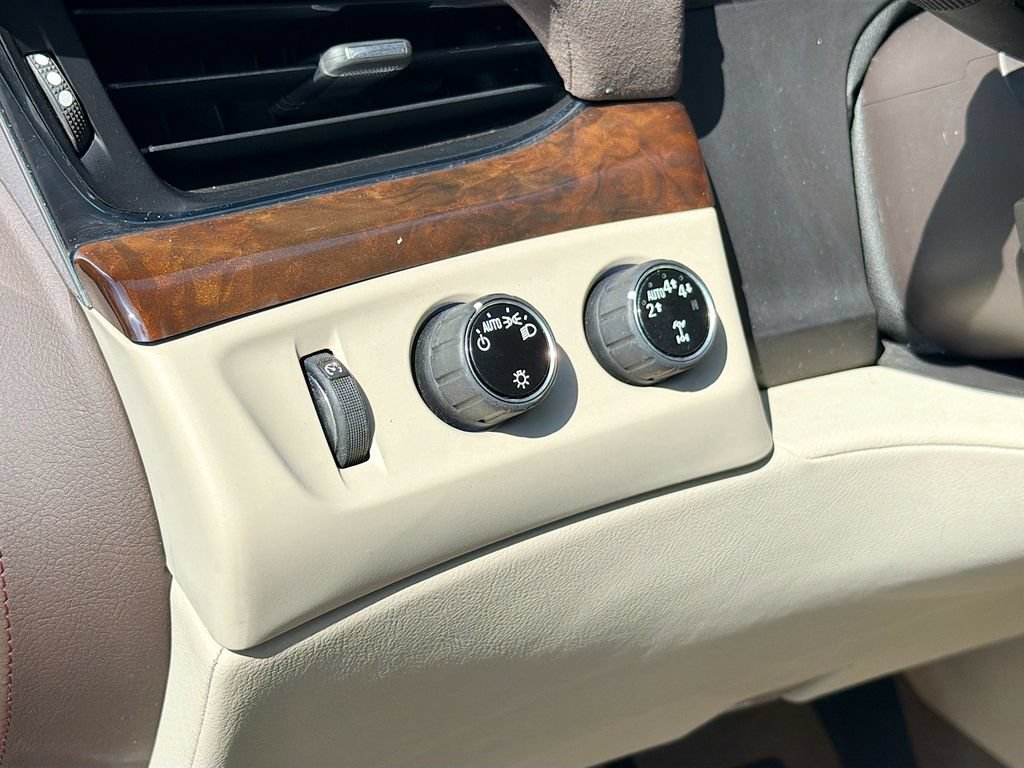Used 2017 Cadillac Escalade Luxury AWD/4WD image 10
