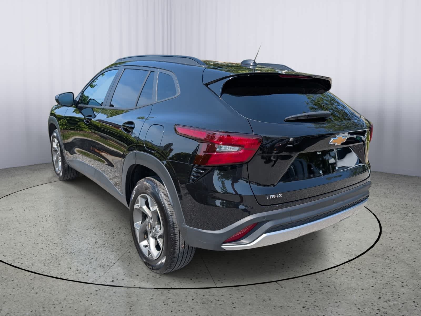 Certified 2025 Chevrolet Trax LT w/ Driver Confidence Package FWD image 5