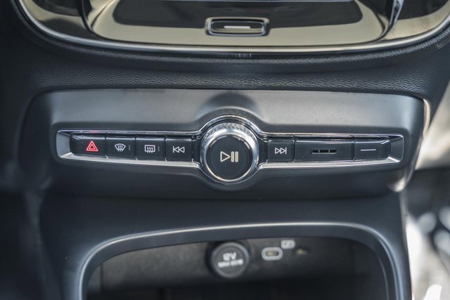 Certified 2025 Volvo XC40 B5 Plus image 23