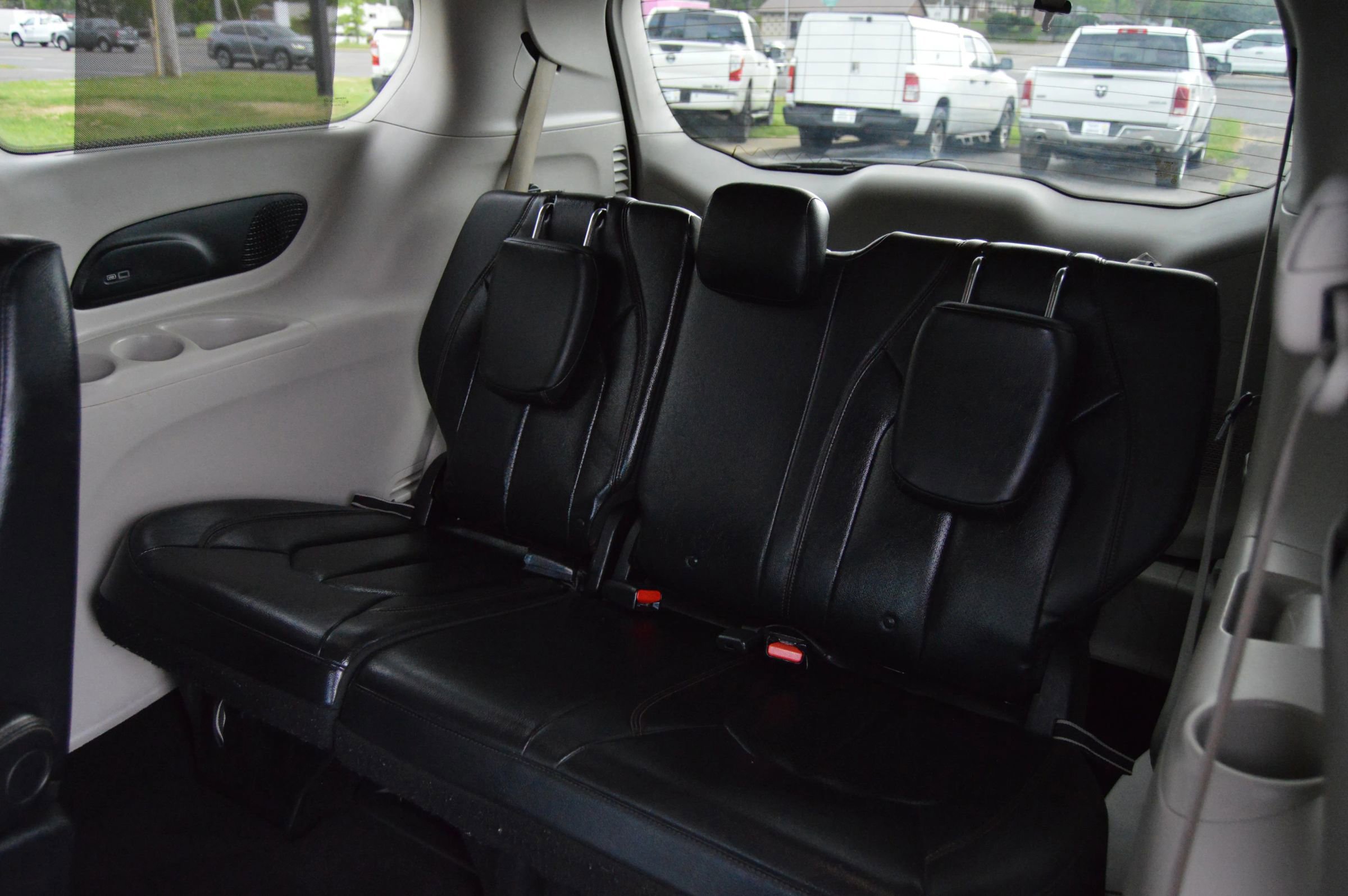 Used 2017 Chrysler Pacifica Touring-L Plus FWD image 17