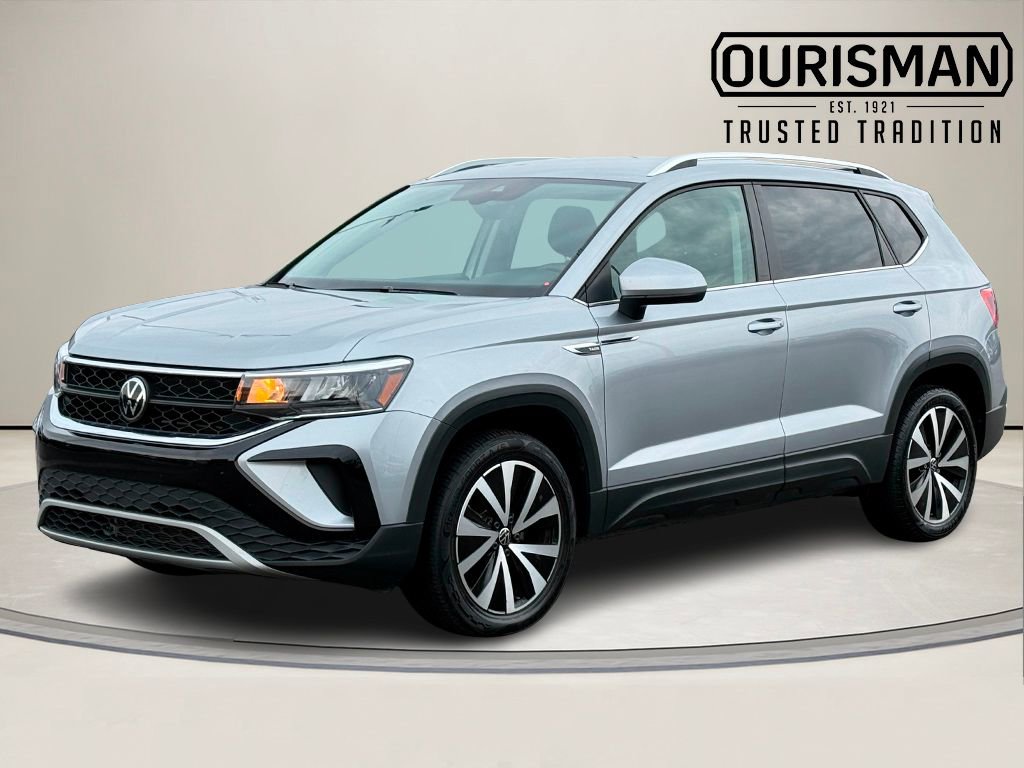 Used 2024 Volkswagen Taos SE image 2
