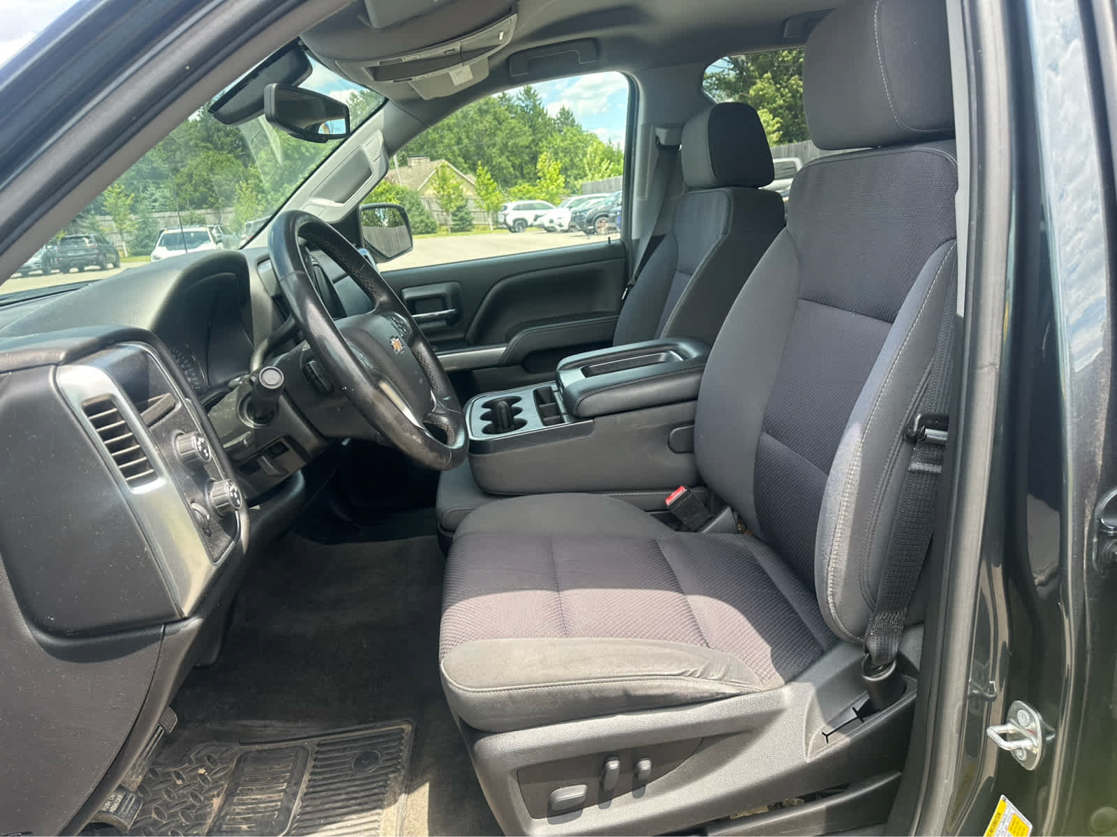 Used 2018 Chevrolet Silverado 1500 LT w/ LT Eassist Package AWD/4WD image 9
