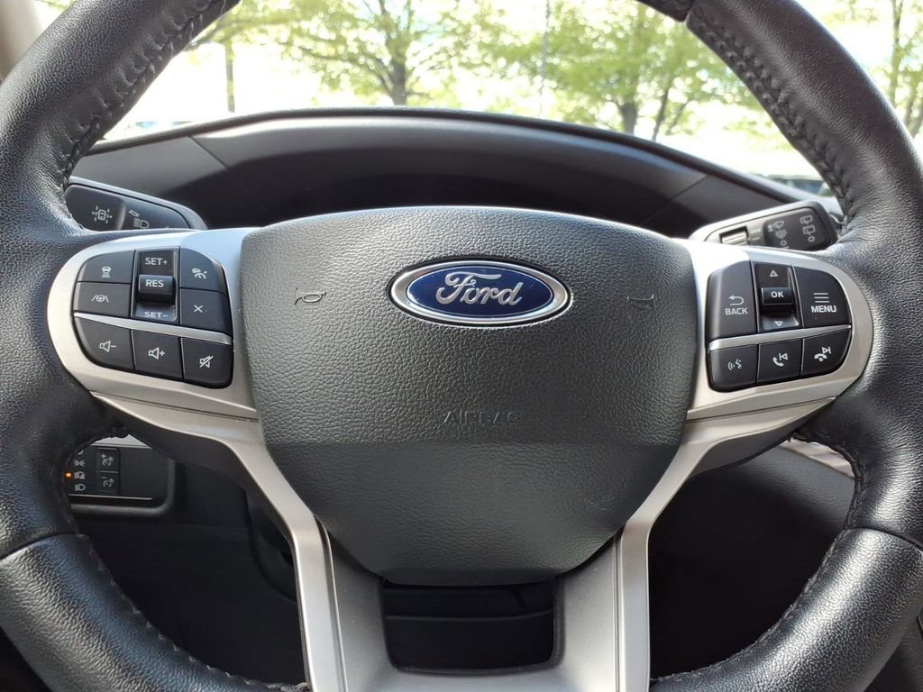 Used 2022 Ford Explorer Limited w/ Equipment Group 301A AWD/4WD image 23