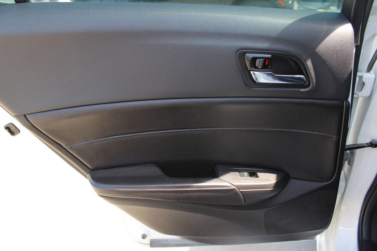 Used 2017 Acura ILX FWD image 9
