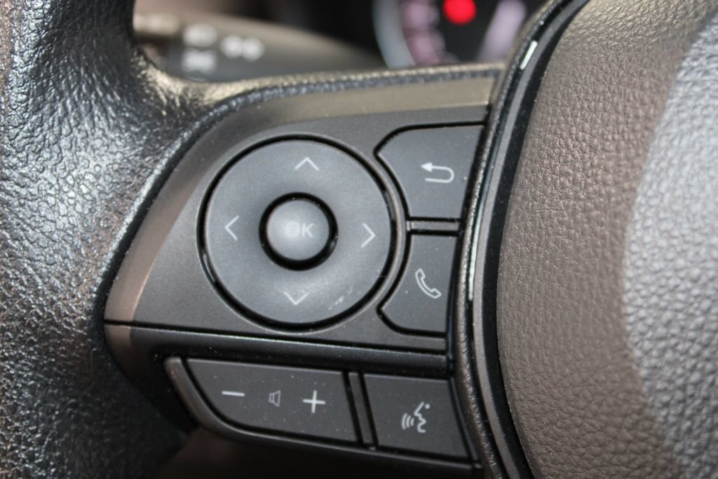 Used 2025 Toyota RAV4 LE AWD/4WD image 18