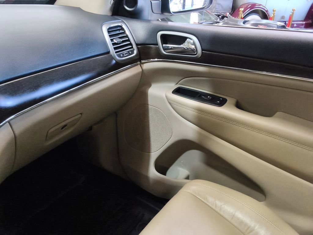 Used 2018 Jeep Grand Cherokee Limited image 28