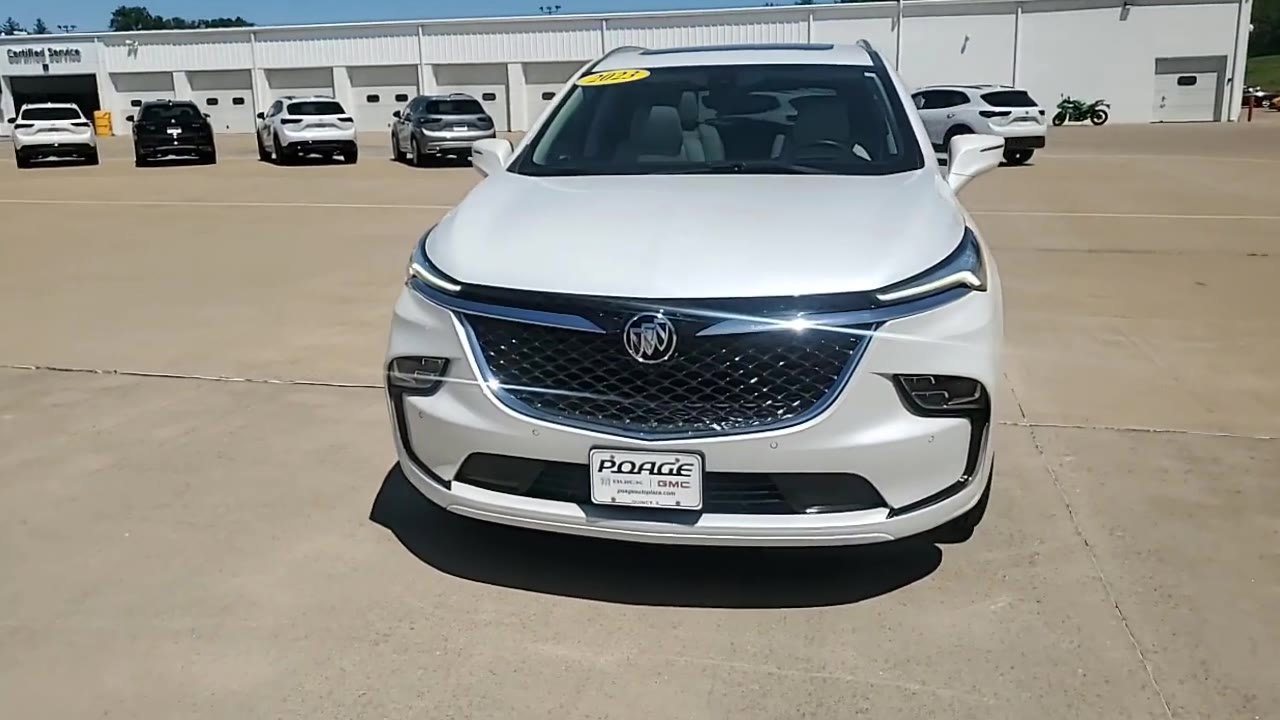 Used 2023 Buick Enclave Avenir w/ Avenir Technology Package FWD image 3