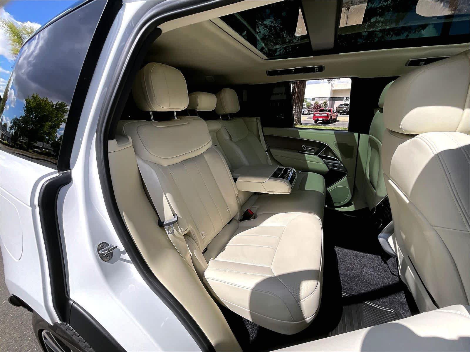 Used 2025 Land Rover Range Rover SE AWD/4WD image 27