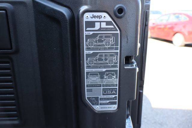 Used 2018 Jeep Wrangler Unlimited Rubicon AWD/4WD image 38