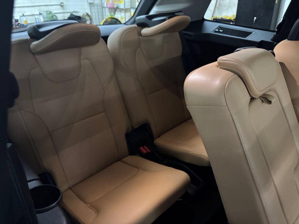 Used 2016 Volvo XC90 T6 Momentum w/ Momentum Plus Package AWD/4WD image 19