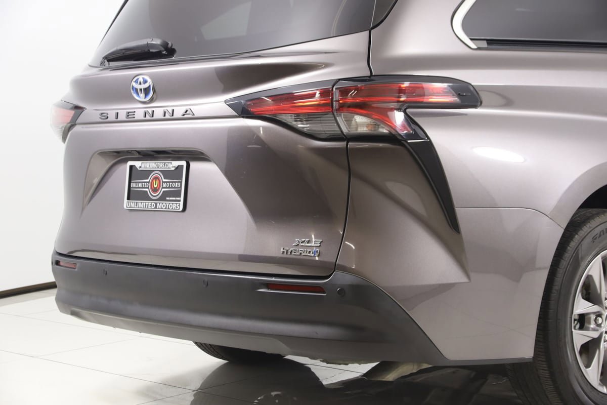 Used 2021 Toyota Sienna XLE FWD image 44