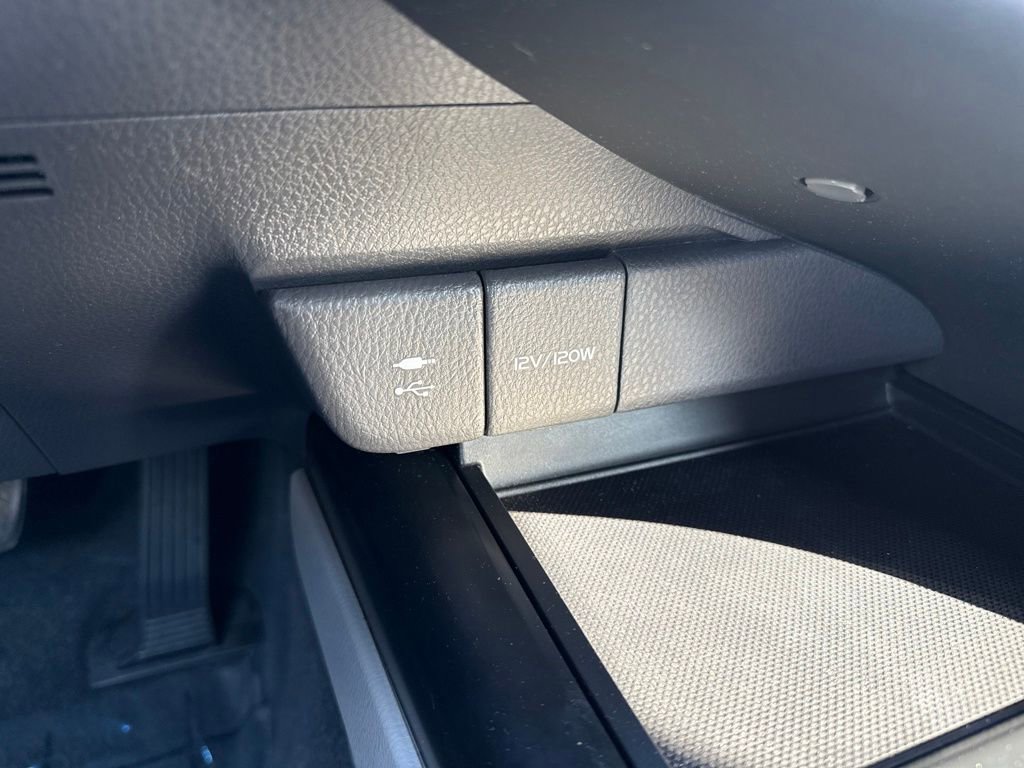 Used 2018 Toyota Camry L image 29