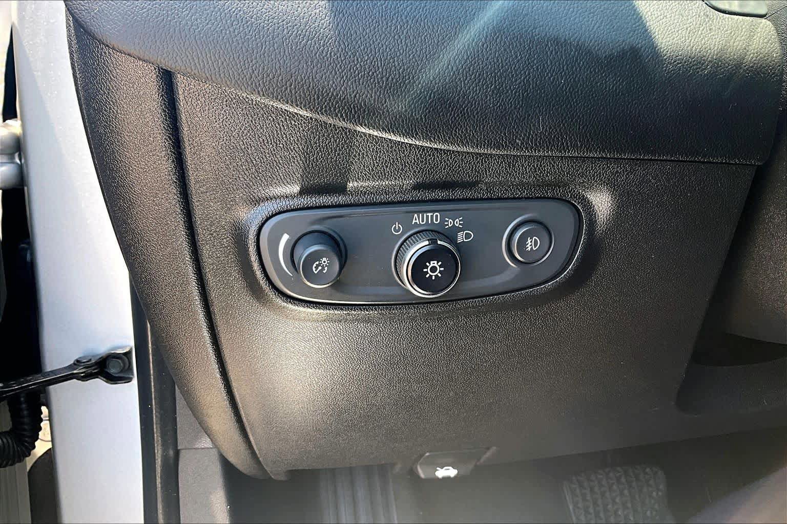 Used 2018 Chevrolet Equinox Premier AWD/4WD image 36