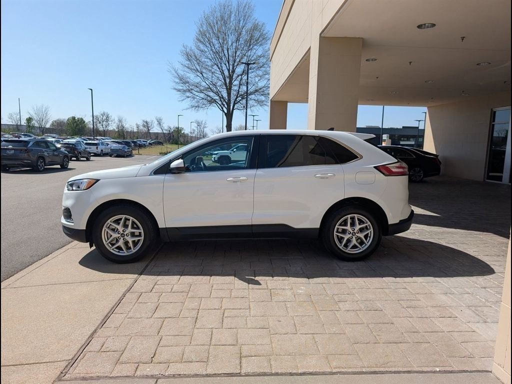 Used 2022 Ford Edge SEL image 2