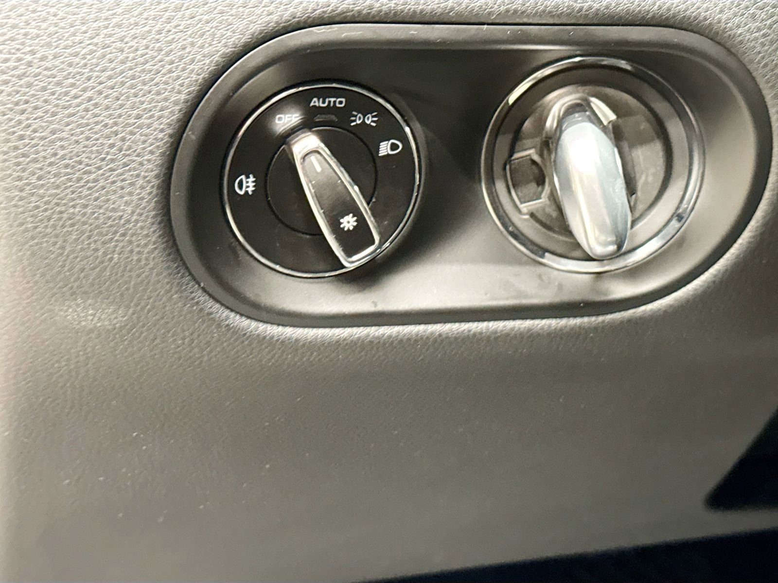 Used 2024 Porsche Macan image 11