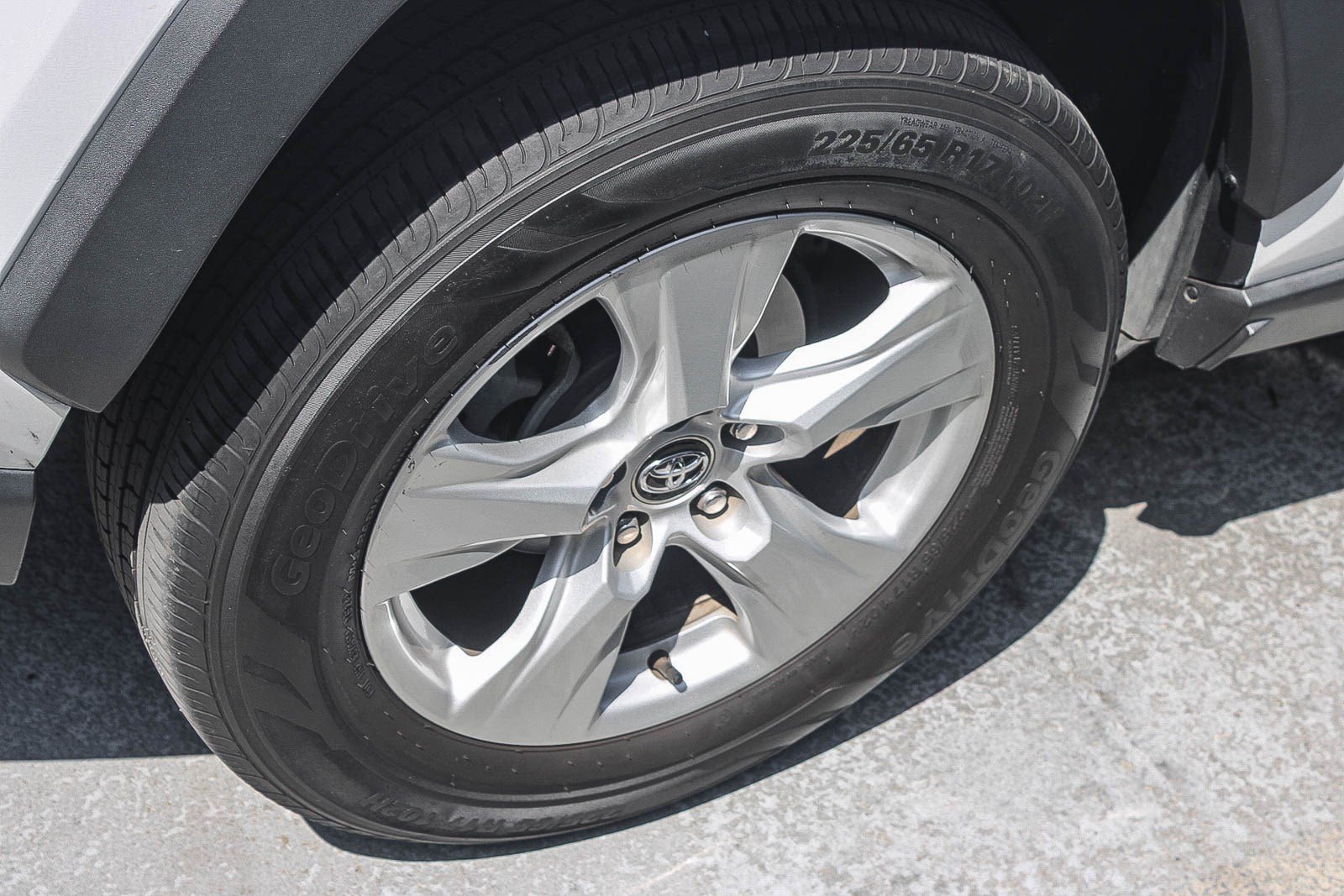Used 2021 Toyota RAV4 XLE FWD image 16