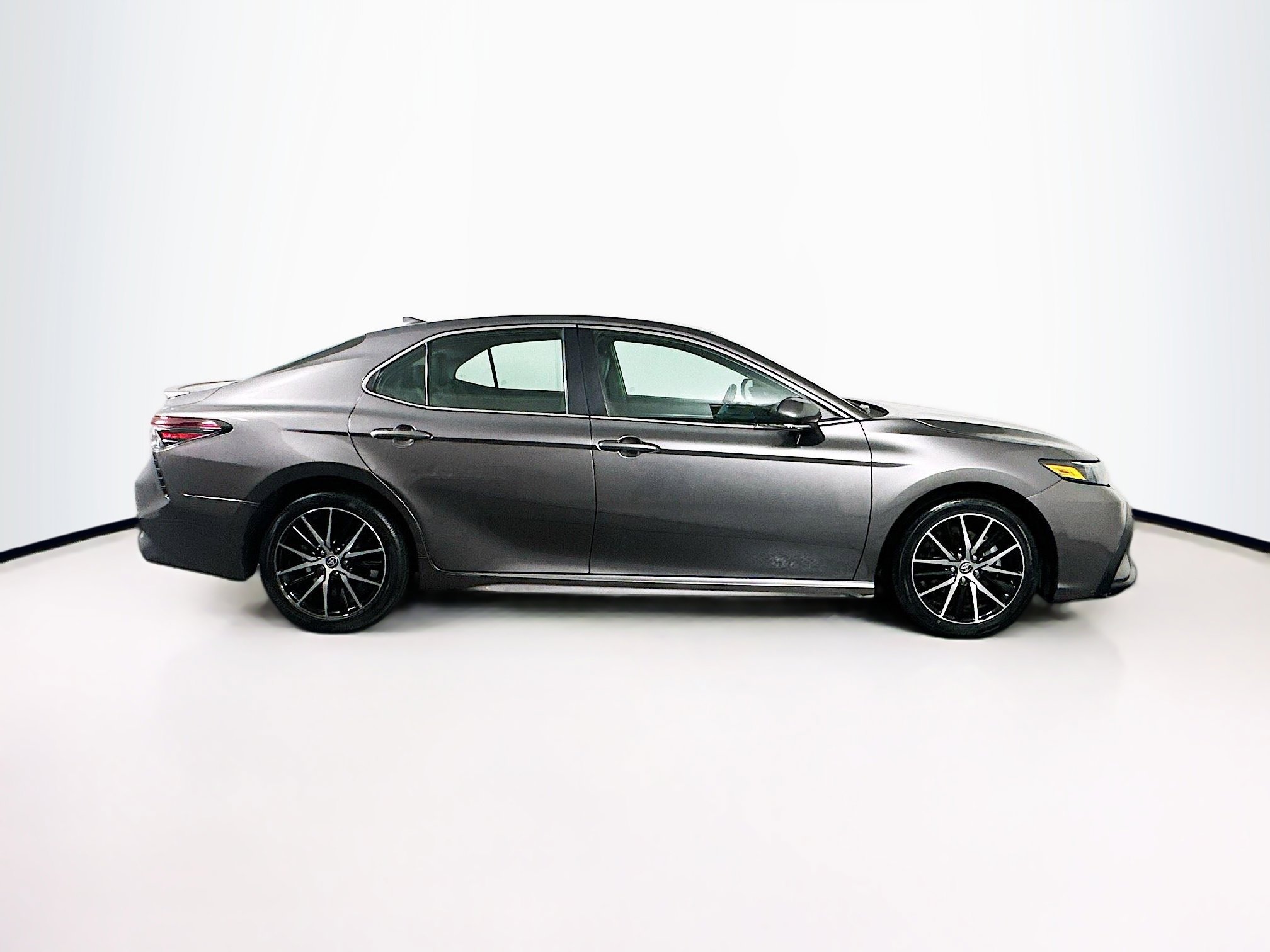 Used 2023 Toyota Camry SE FWD image 10