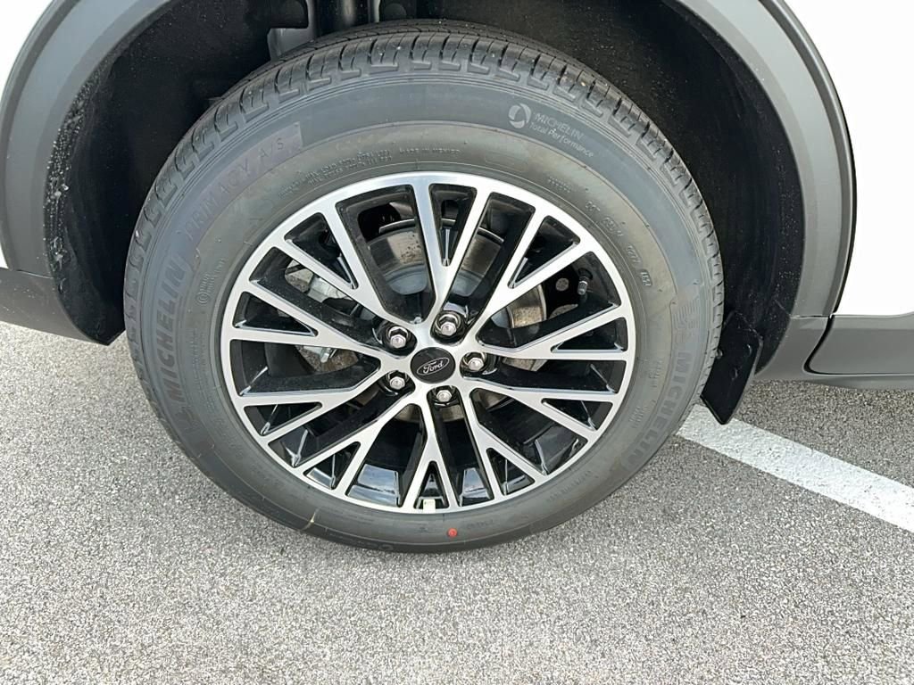 New 2025 Ford Escape SE FWD image 38