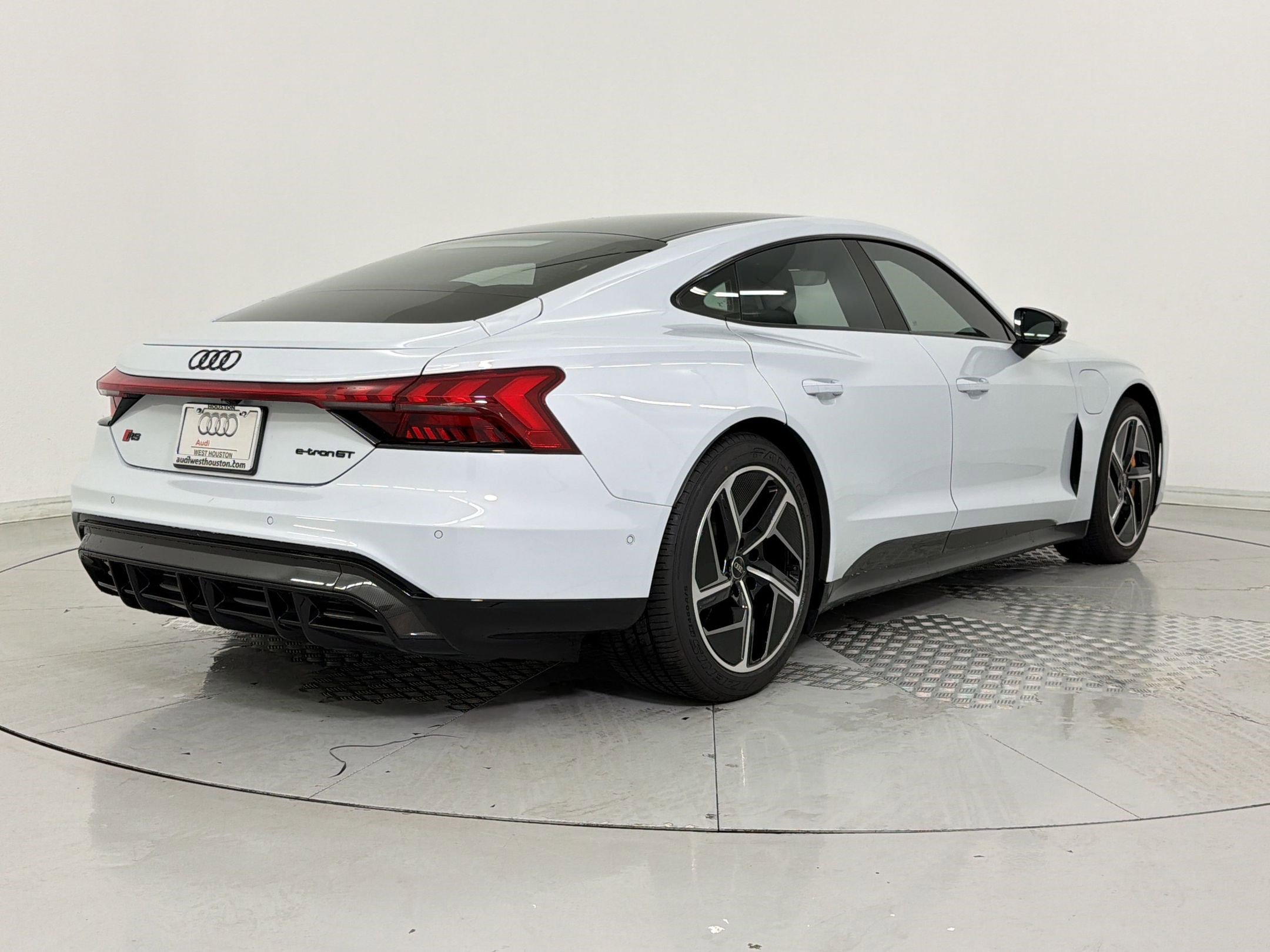 Used 2024 Audi RS e-tron GT w/ Carbon Performance Package AWD/4WD image 9